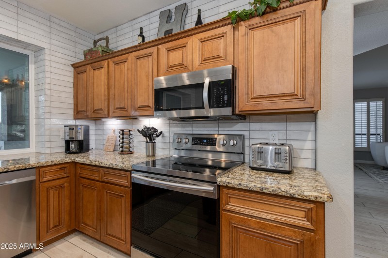 Bright Kitchen & Dining