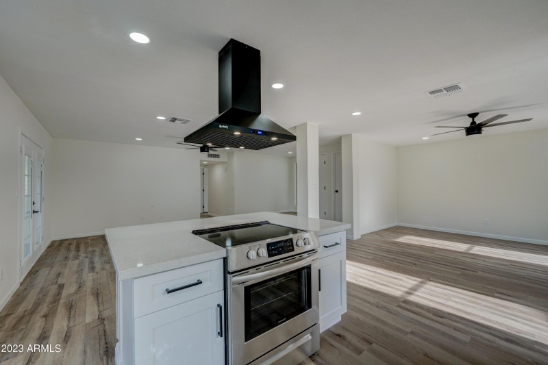 7113 W Sunnyside -10