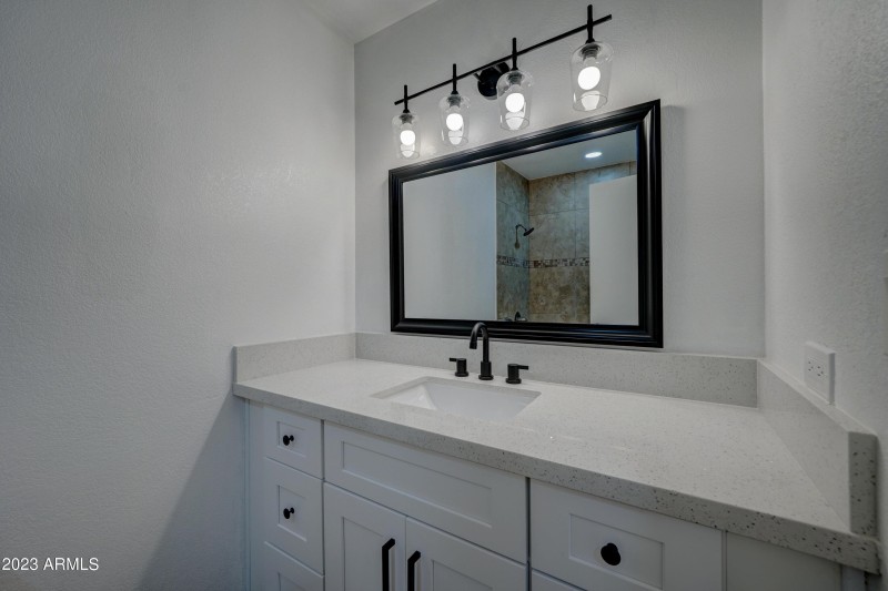 7113 W Sunnyside -17