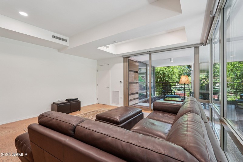 2-web-or-mls-E Rancho Vista Dr-S0807-002