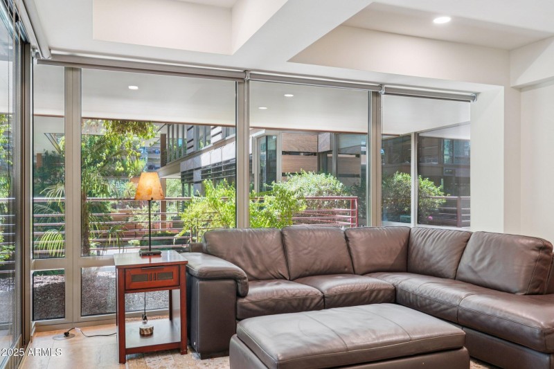 3-web-or-mls-E Rancho Vista Dr-S0807-003