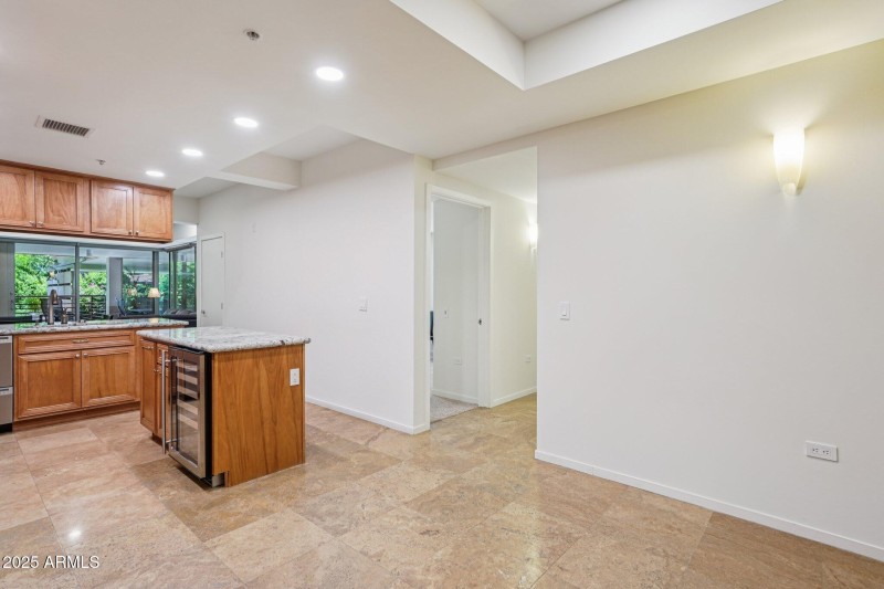 10-web-or-mls-E Rancho Vista Dr-S0807-01