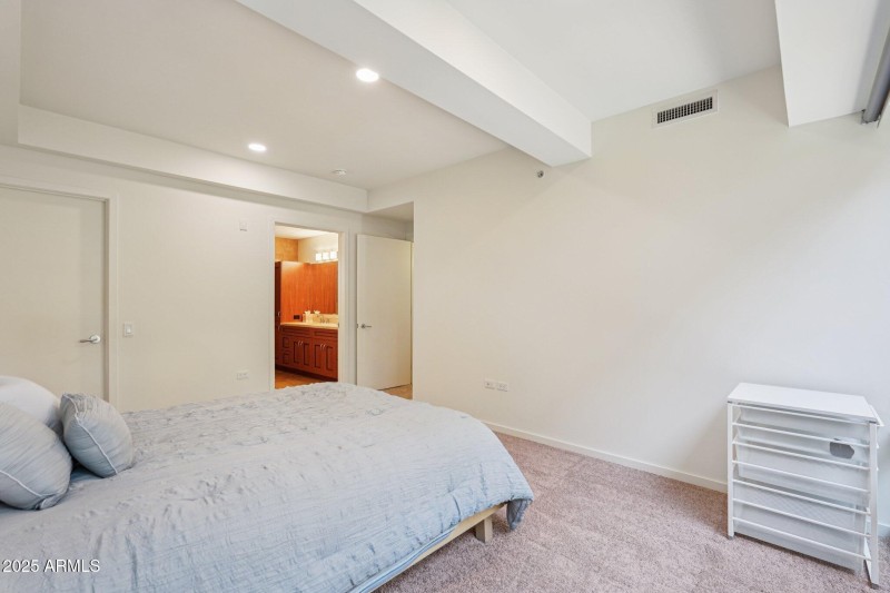 25-web-or-mls-E Rancho Vista Dr-S0807-02