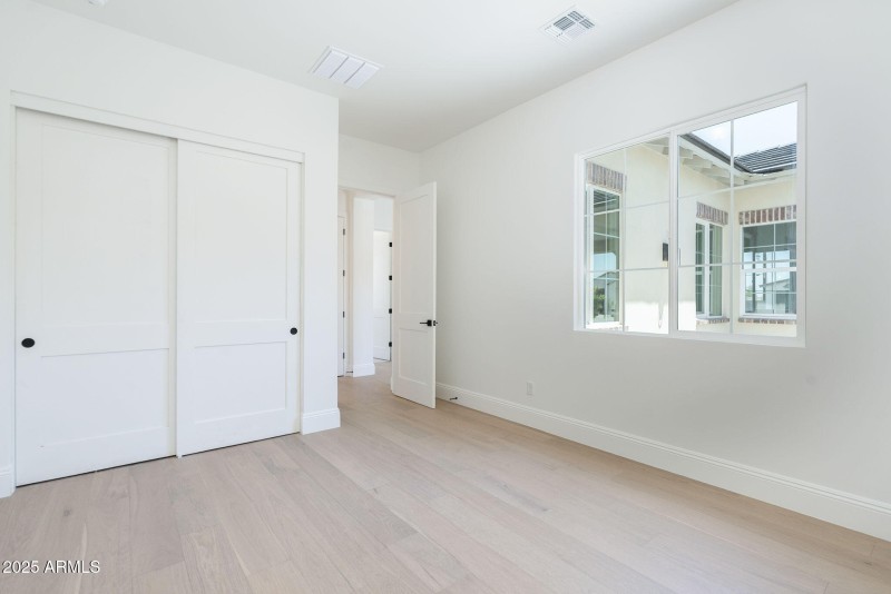 44-web-or-mls-77th-36