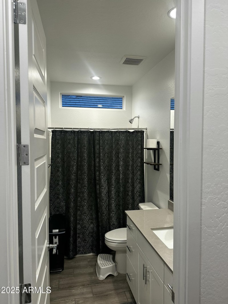Sedondary bathroom 1