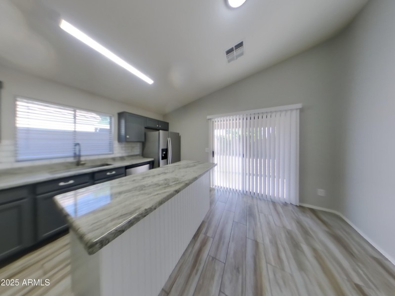 4_pc_dpY04CoUwM_i7F8d7FXLJ_layout_0