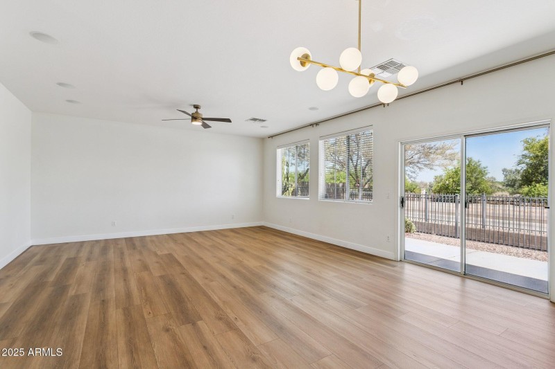 6-web-or-mls-2730-e-ellis-st