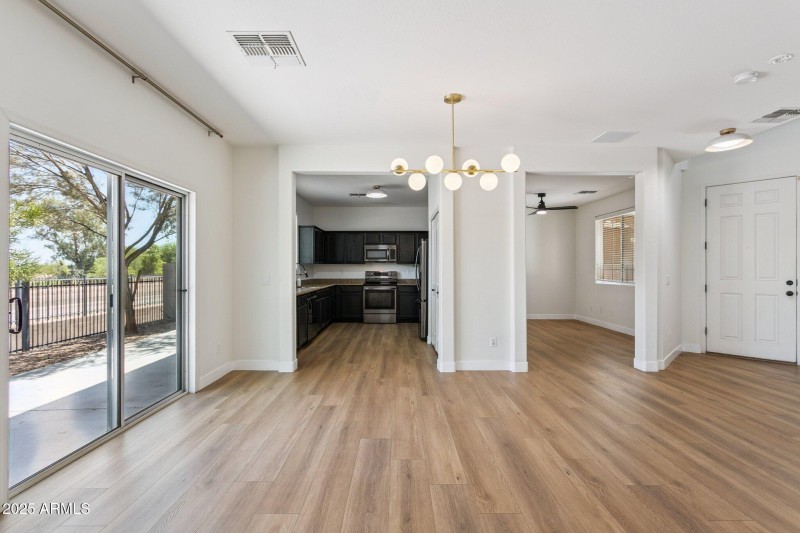 14-web-or-mls-2730-e-ellis-st