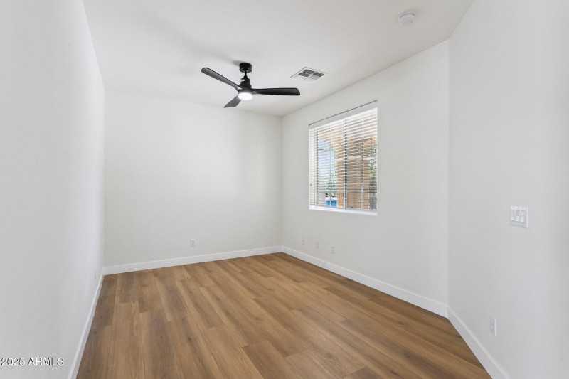 15-web-or-mls-2730-e-ellis-st