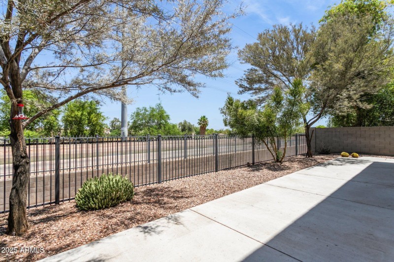 37-web-or-mls-2730-e-ellis-st