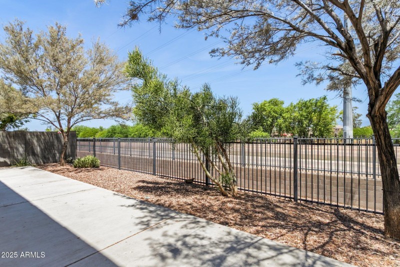 38-web-or-mls-2730-e-ellis-st