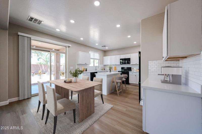 Awesome Dining/Kitchen