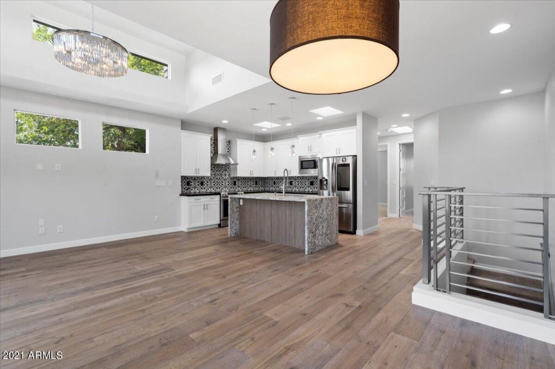 16-Dining Area to Kitchen