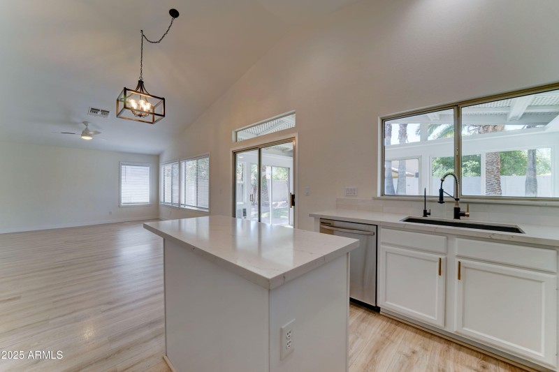 289 E MESQUITE STREET-12