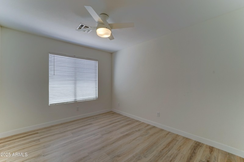 289 E MESQUITE STREET-18