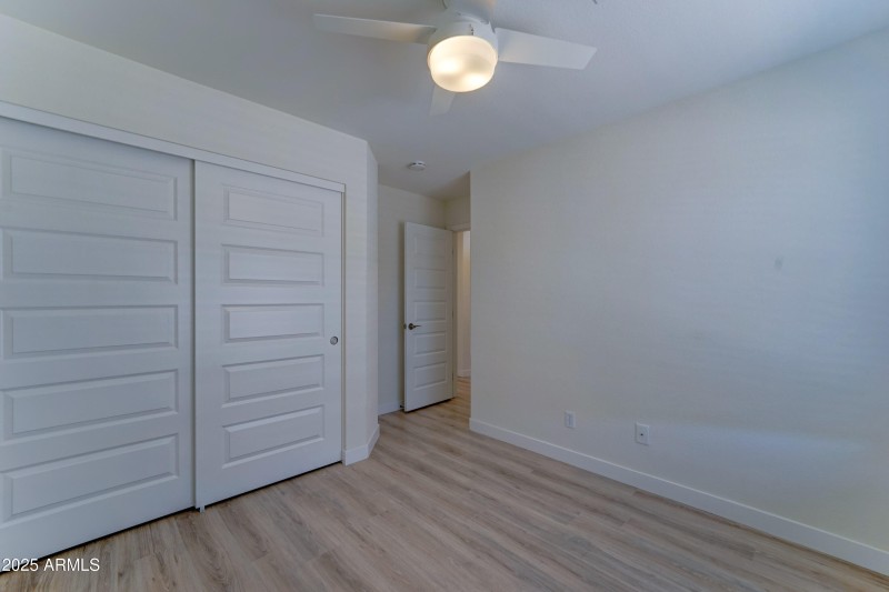 289 E MESQUITE STREET-21