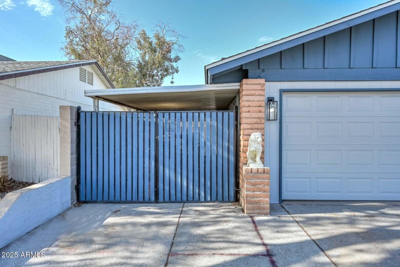 RV Gate-Covered Parking
