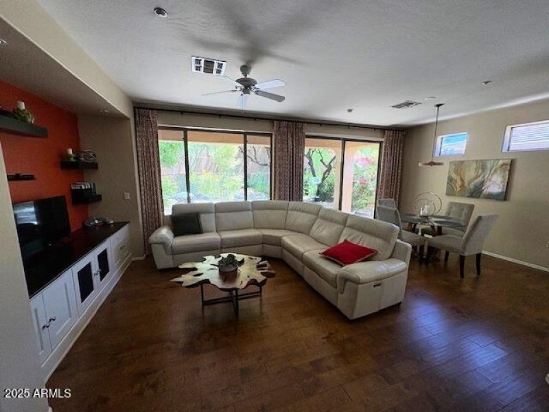 8) 59857-686d79f91e666