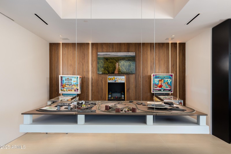 CUSTOM TRAIN STATION