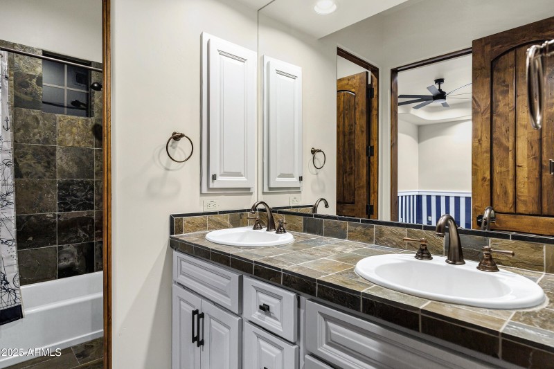 4327 E Capricorn Pl-17