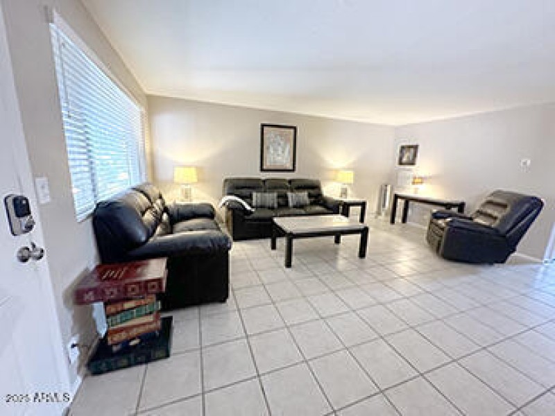 Living_area_front_entrance3