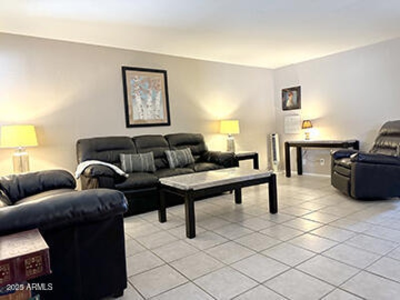 Living_area_front_entrance2