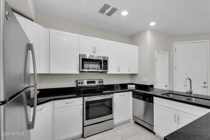 11-web-or-mls-Gilbert-12