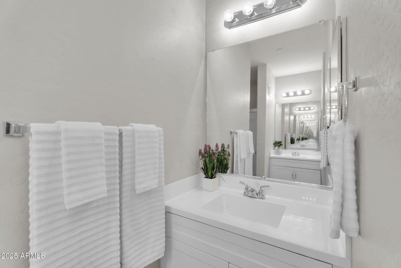 22-web-or-mls-Gilbert-24