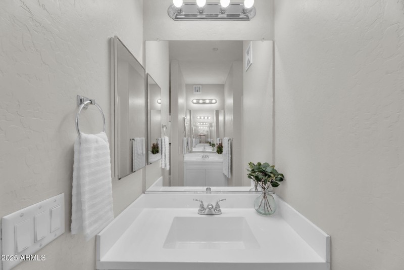 25-web-or-mls-Gilbert-31