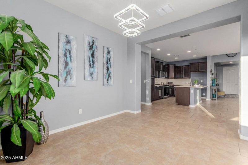 dining room to kitchen