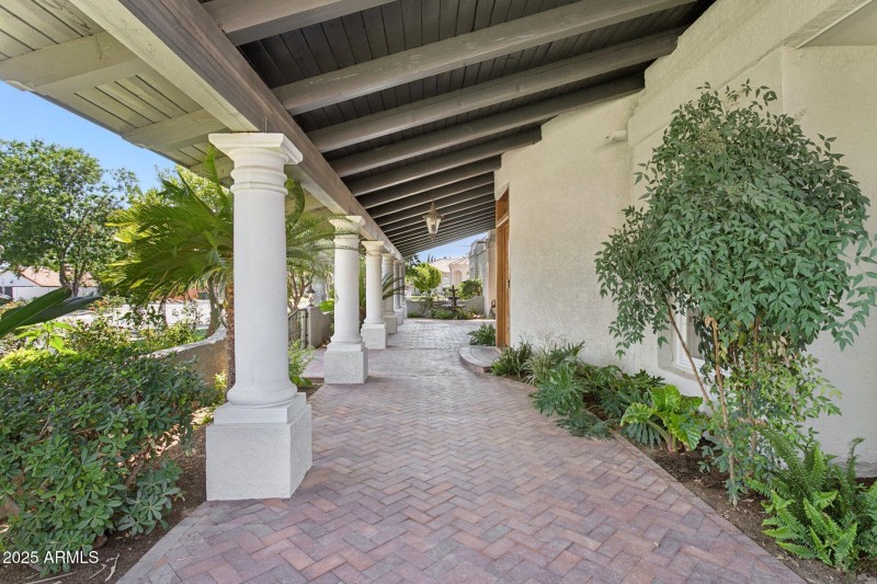 6-web-or-mls-230-w-morten-ave