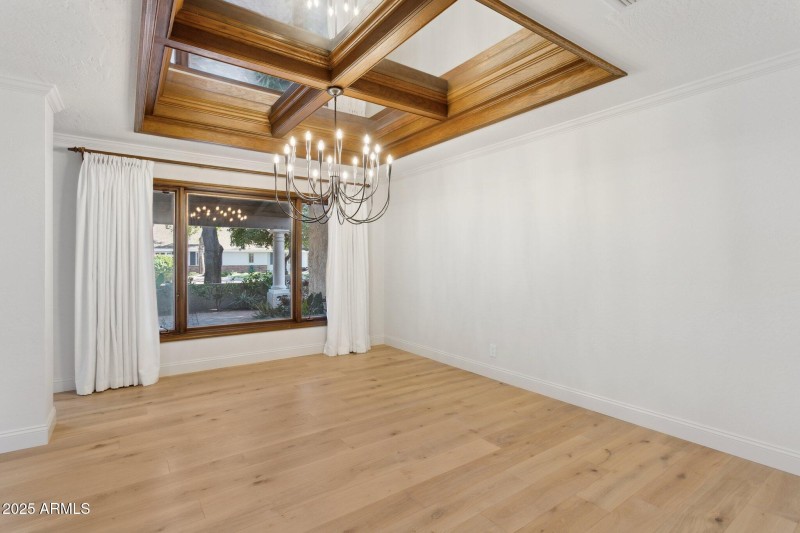 15-web-or-mls-230-w-morten-ave