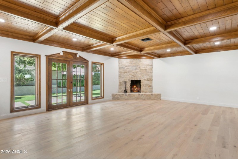 19-web-or-mls-230-w-morten-ave