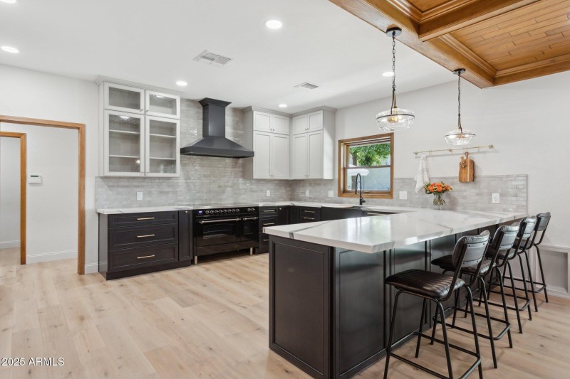 24-web-or-mls-230-w-morten-ave