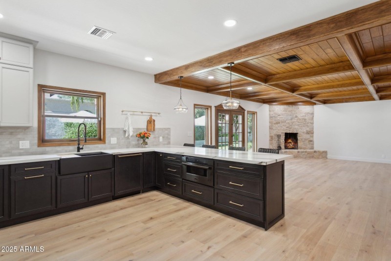 25-web-or-mls-230-w-morten-ave