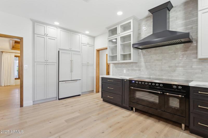 27-web-or-mls-230-w-morten-ave