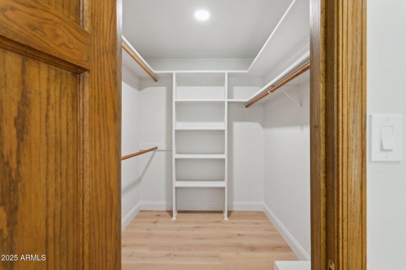 32-web-or-mls-230-w-morten-ave