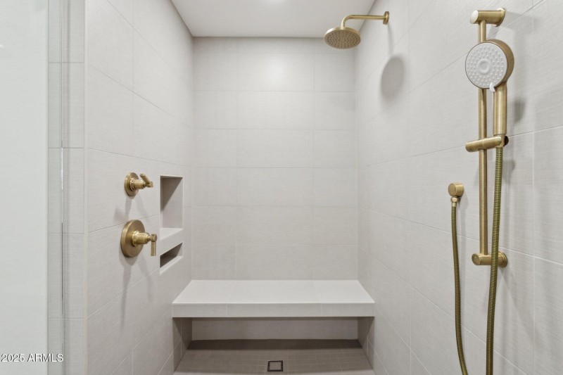 37-web-or-mls-230-w-morten-ave