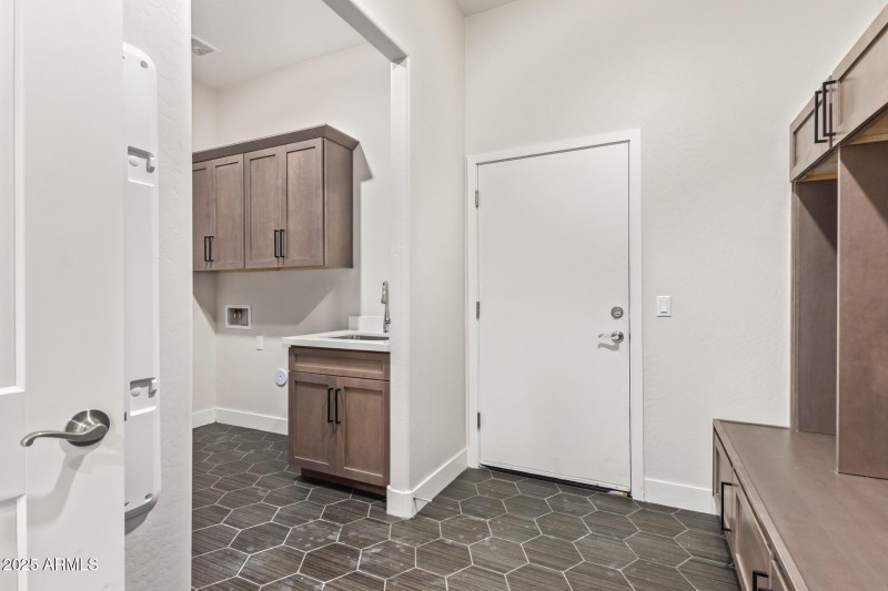 Mud Room & Laundry room