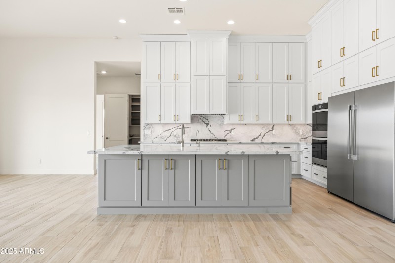 Gourmet Kitchen w/ Oversized Island