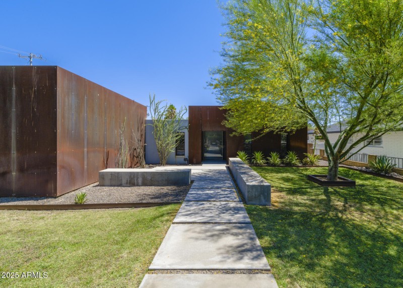 513 E Rose Lane, Phoenix, AZ 85012