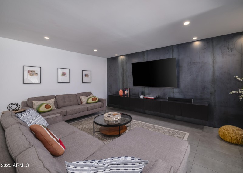 513 E Rose Lane, Phoenix, AZ 85012