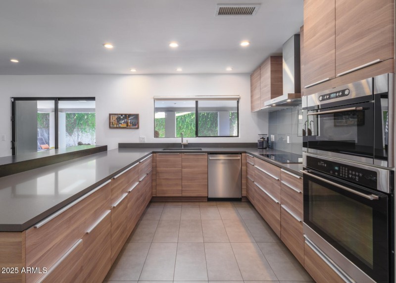 513 E Rose Lane, Phoenix, AZ 85012