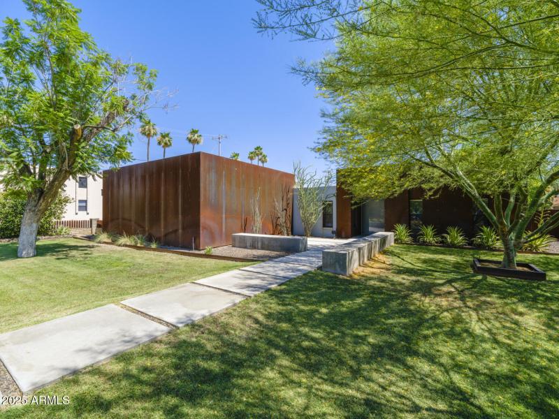 513 E Rose Lane, Phoenix, AZ 85012