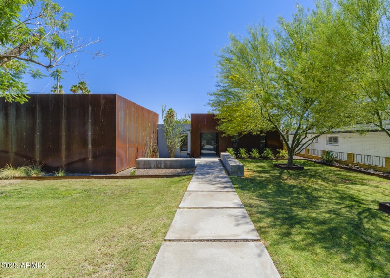 513 E Rose Lane, Phoenix, AZ 85012