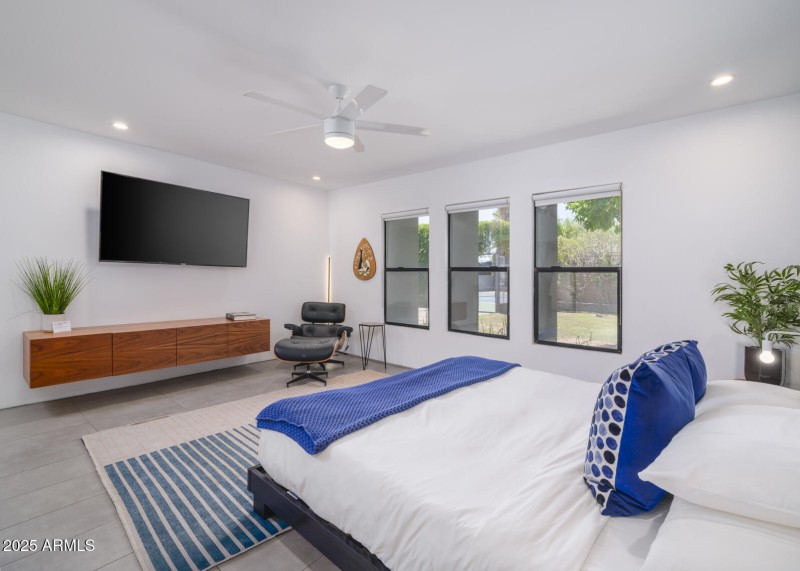 513 E Rose Lane, Phoenix, AZ 85012