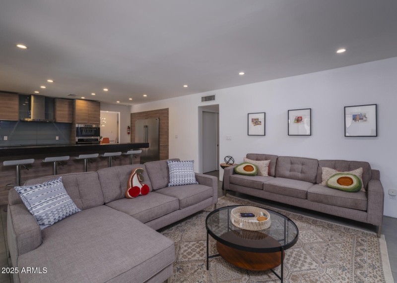 513 E Rose Lane, Phoenix, AZ 85012