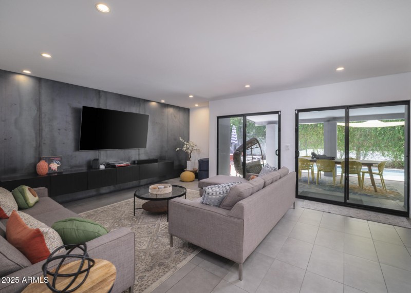 513 E Rose Lane, Phoenix, AZ 85012