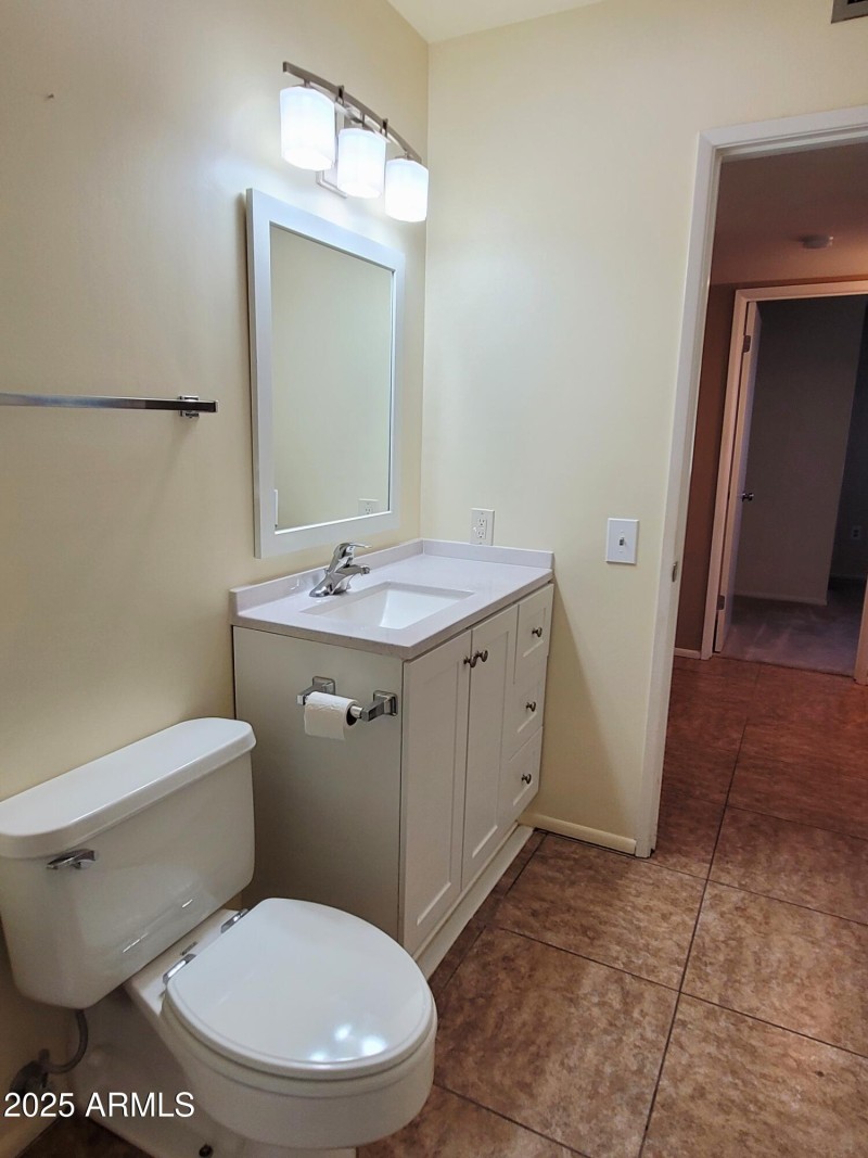 SHARED BATHROOM VIEW 2