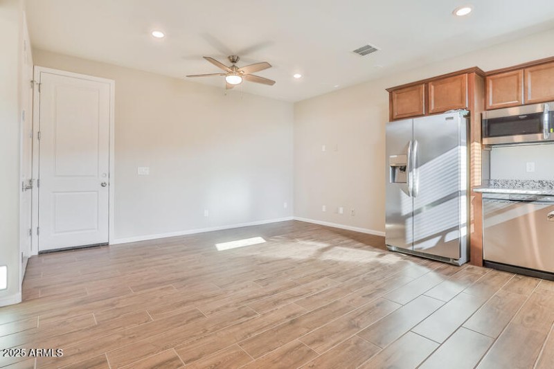 003-photo-dining-room-11880938